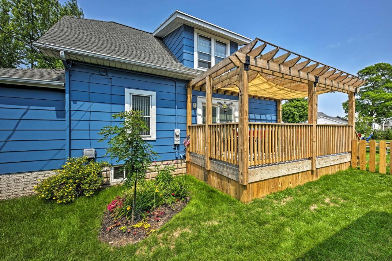Anias Retreat With Deck Walk To Lake Michigan! Two Rivers Exterior foto